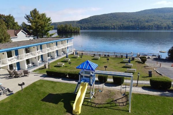 Hotel Tahoe Resort on Lake George